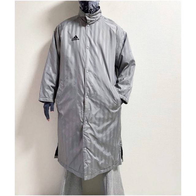 adidas - 2004年製 Y2K adidas シルバー ナイロン ベンチ ロング adidas - 2004年製 Y2K adidas シルバー ナイロン ベンチ ロング