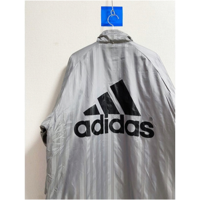 adidas - 2004年製 Y2K adidas シルバー ナイロン ベンチ ロング adidas - 2004年製 Y2K adidas シルバー ナイロン ベンチ ロング
