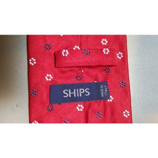 シップス(SHIPS)のSHIPS　ネクタイ　小紋柄　レッド　未着用(ネクタイ)