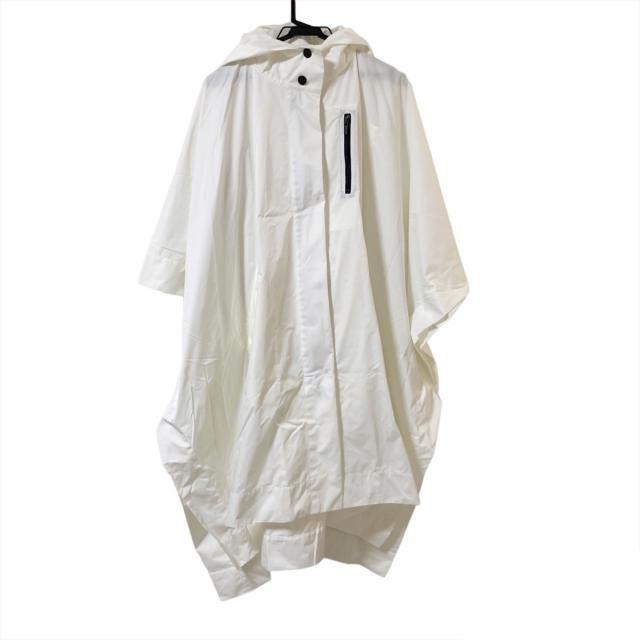 ISSEY MIYAKE(イッセイミヤケ)のイッセイミヤケ コート サイズ2 M 白 レディースのジャケット/アウター(その他)の商品写真