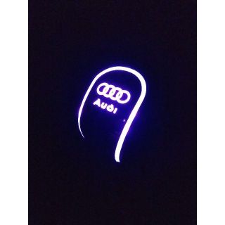 Audi アウディ シフトノブ レザー ギアヘッド LEDシフトノブ(車内アクセサリ)