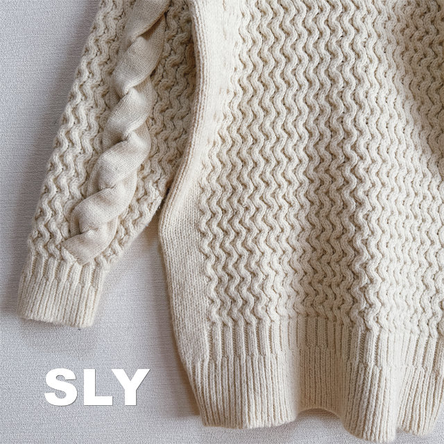 SLY(スライ)の【SLY】スライ なみなみケーブル＋袖極太ケーブル ビックニット レディースのトップス(ニット/セーター)の商品写真