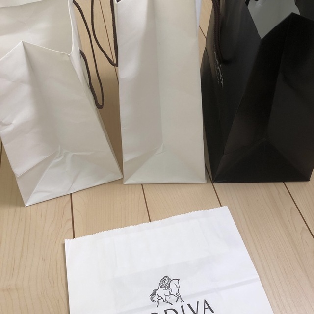 GODIVA(ゴディバ)のGODIVA 紙袋 レディースのバッグ(ショップ袋)の商品写真