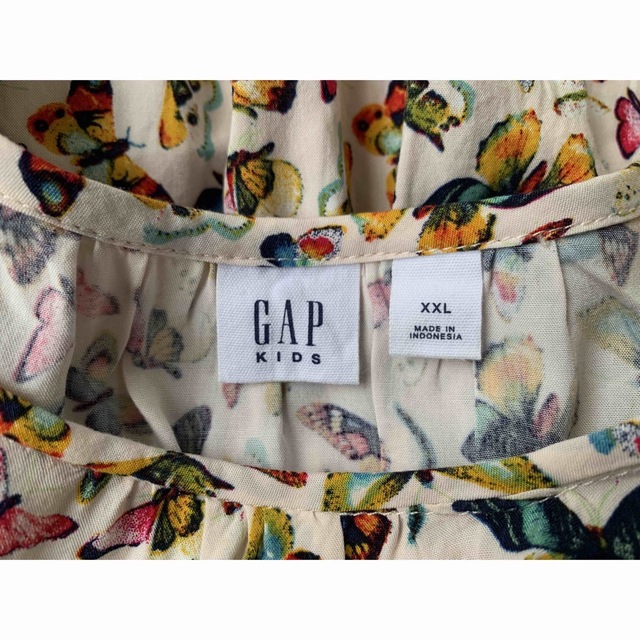 GAP(ギャップ)のGAP バタフライ柄　ワンピース　XXL 160cm キッズ/ベビー/マタニティのキッズ服女の子用(90cm~)(ワンピース)の商品写真