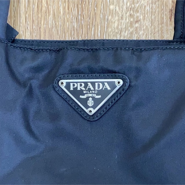 PRADA(プラダ)のr3018 プラダ ナイロン ブラック ハンドバッグ レディースのバッグ(ハンドバッグ)の商品写真