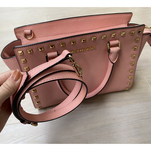 Michael Kors(マイケルコース)の【10月期間限定お値下げ】マイケルコース　スタッズバッグ レディースのバッグ(ショルダーバッグ)の商品写真