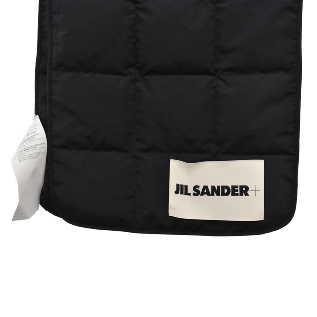 Jil Sander(ジルサンダー)のJIL SANDER ジルサンダー 21AW キルティング ダウンスカーフ マフラー JPUT590094 MT441300 ブラック メンズのファッション小物(マフラー)の商品写真