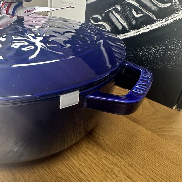 新品ストウブ リリー フレンチオーブン24cm グランブルー両手鍋 staub