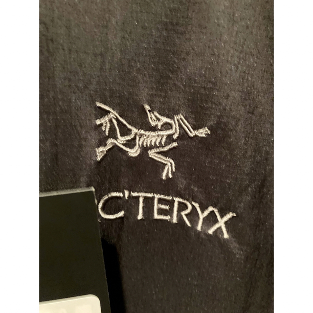 ARC'TERYX(アークテリクス)の最終値下げArc’teryx Atom SLAnorak Ｍ　Black アトム メンズのジャケット/アウター(マウンテンパーカー)の商品写真