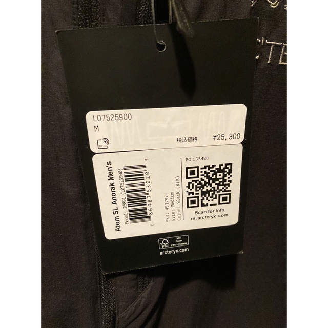 ARC'TERYX(アークテリクス)の最終値下げArc’teryx Atom SLAnorak Ｍ　Black アトム メンズのジャケット/アウター(マウンテンパーカー)の商品写真