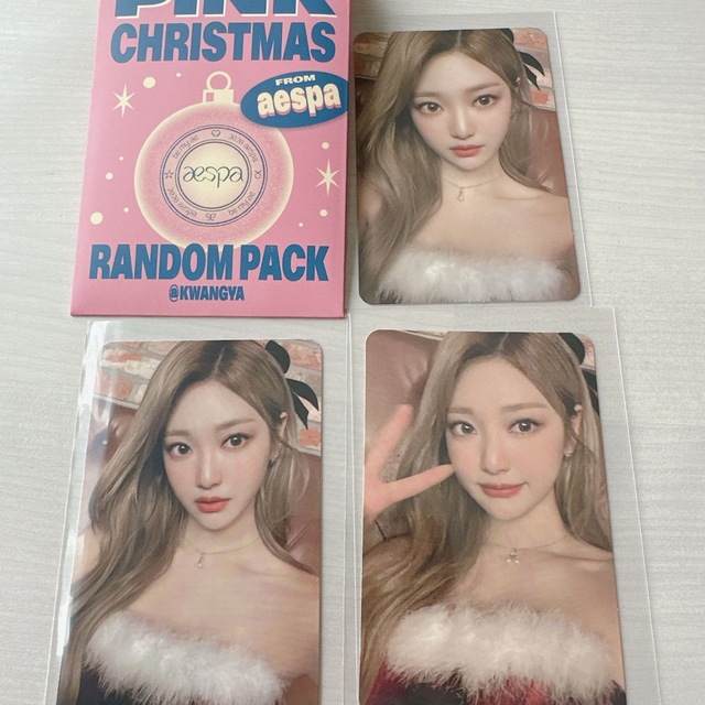 aespa pink christmas random pack トレカ エンタメ/ホビーのCD(K-POP/アジア)の商品写真