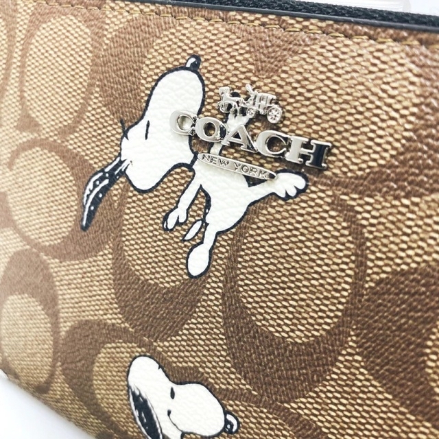 COACH(コーチ)のCOACH 長財布　スヌーピーコラボ　新品未使用 レディースのファッション小物(財布)の商品写真