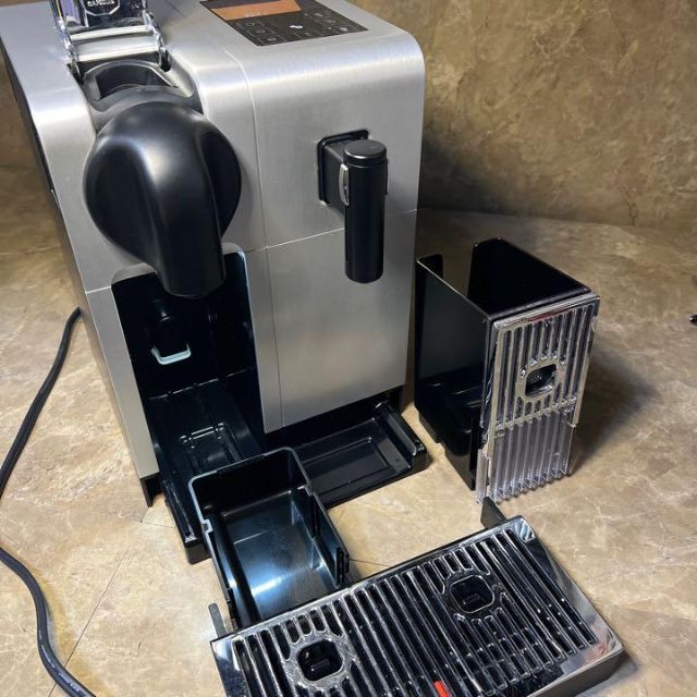 ネスプレッソ コーヒーメーカー ラティシマ・プロ シルバー F456