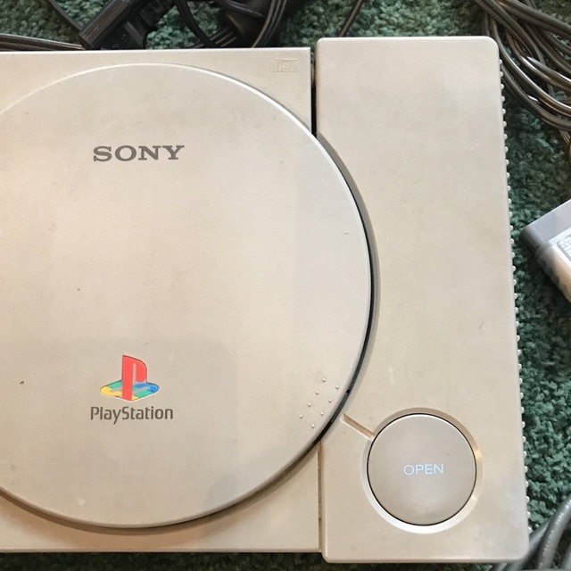 SONY SCPH-5500 プレイステーション　PlayStation エンタメ/ホビーのゲームソフト/ゲーム機本体(家庭用ゲーム機本体)の商品写真