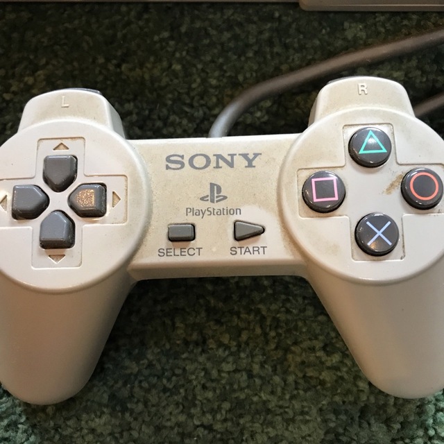 SONY SCPH-5500 プレイステーション　PlayStation エンタメ/ホビーのゲームソフト/ゲーム機本体(家庭用ゲーム機本体)の商品写真