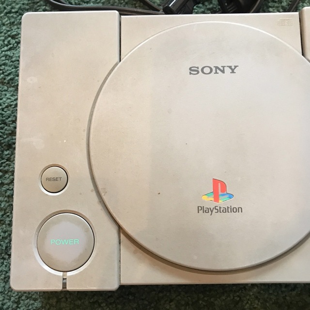 SONY SCPH-5500 プレイステーション　PlayStation エンタメ/ホビーのゲームソフト/ゲーム機本体(家庭用ゲーム機本体)の商品写真