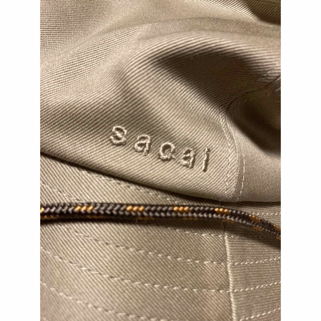 sacai(サカイ)の新品　希少品　SACAI ダブルブリム コットンツイル バケットハット　ベージュ メンズの帽子(ハット)の商品写真