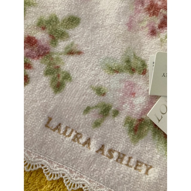 LAURA ASHLEY(ローラアシュレイ)のローラアシュレィ　タオルハンカチ　レース小花 レディースのファッション小物(ハンカチ)の商品写真