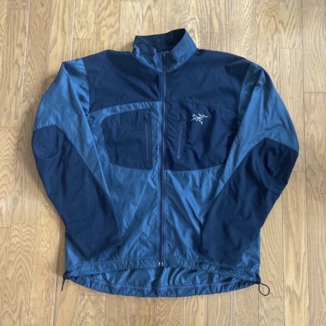 ARC'TERYX(アークテリクス)のARCTERYX TAU LIGHT JACKET L SIZE メンズのジャケット/アウター(ナイロンジャケット)の商品写真