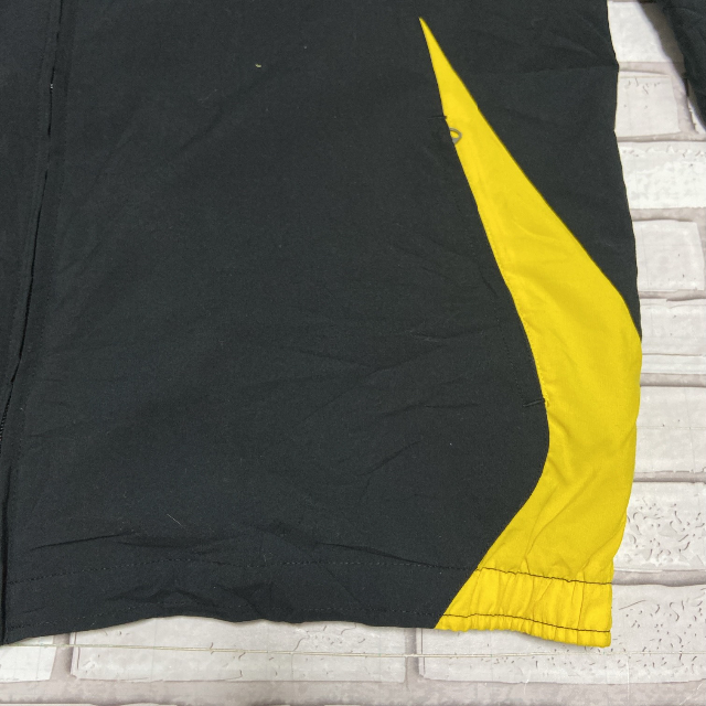 NIKE(ナイキ)の超レア NIKE ナイキ ナイロンジャケット ロゴ刺繍入 ブラック＆イエローM メンズのジャケット/アウター(ナイロンジャケット)の商品写真
