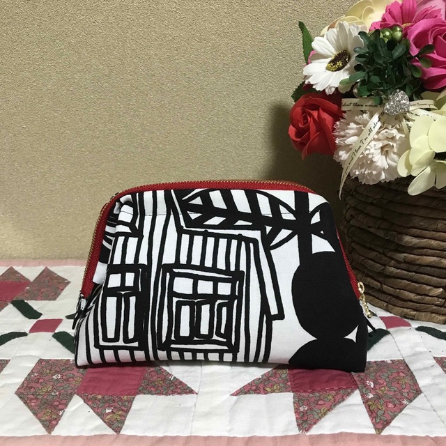 marimekko(マリメッコ)のマリメッコ  生地　ハンドメイド　LINTUKOTO ワイヤーポーチ ハンドメイドのファッション小物(ポーチ)の商品写真