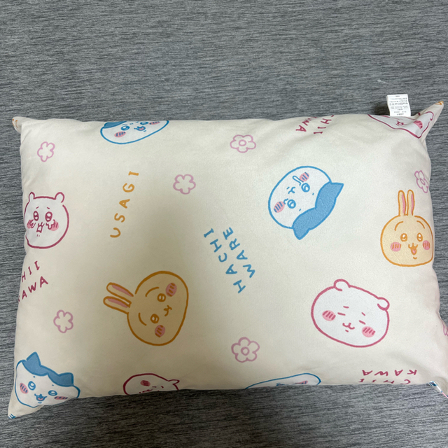 ちいかわ　新品未使用のまくら エンタメ/ホビーのおもちゃ/ぬいぐるみ(キャラクターグッズ)の商品写真