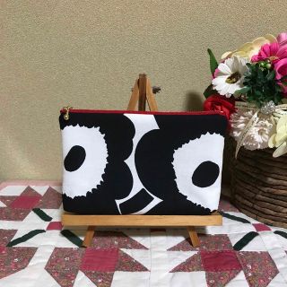 マリメッコ(marimekko)のマリメッコ  生地　ハンドメイド　ピエニウニッコ　2022ブラック　ポーチ(ポーチ)