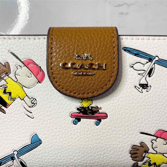 COACH(コーチ)の【新品-未使用】COACH X PEANUTS コラボ  二つ折り財布  レディースのファッション小物(財布)の商品写真