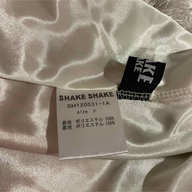 SHAKE SHAKE(シェイクシェイク)のSHAKE SHAKE 花柄トップス レディースのトップス(カットソー(半袖/袖なし))の商品写真