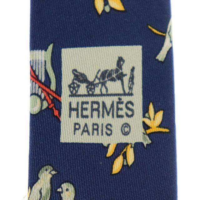 Hermes(エルメス)のエルメス ネクタイ バード柄 中古 ネイビー シルク100％ HERMES 【中古】| ファッション小物 メンズ 男性 ブランド ビジネスシーン スーツ 紺色 鳥柄 ABランク メンズのファッション小物(ネクタイ)の商品写真