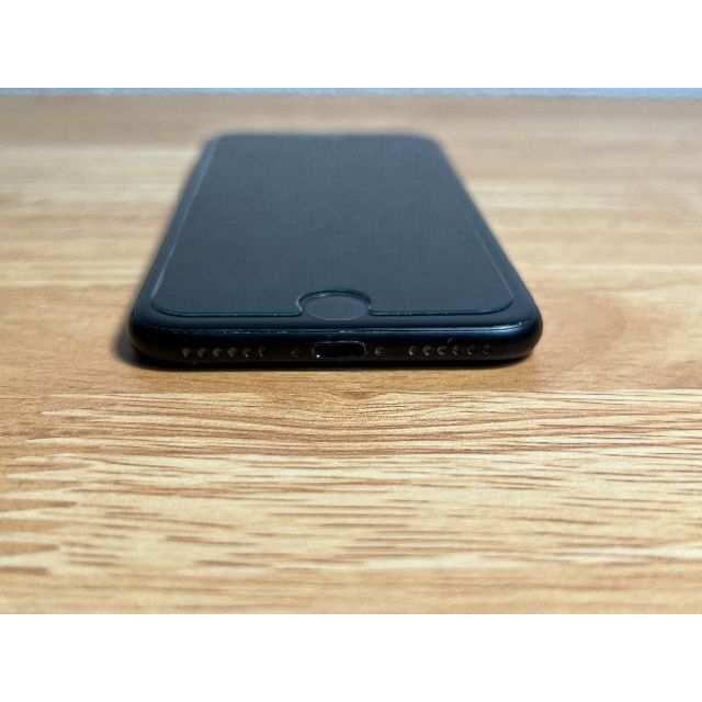 Apple(アップル)のiPhone 7 ブラック 128GB 箱・一部付属品あり クリアケースつき スマホ/家電/カメラのスマートフォン/携帯電話(スマートフォン本体)の商品写真