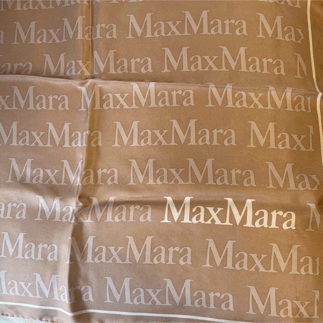 Max Mara(マックスマーラ)のMax Mara  新品未使用スカーフ(ピンクベージュ) レディースのファッション小物(マフラー/ショール)の商品写真