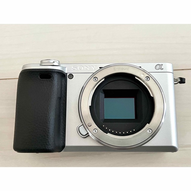 SONY(ソニー)の美品　SONY α6400 ボディ スマホ/家電/カメラのカメラ(ミラーレス一眼)の商品写真