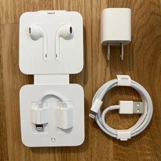 アップル(Apple)の【純正品】iPhone 充電ケーブル イヤフォン(バッテリー/充電器)