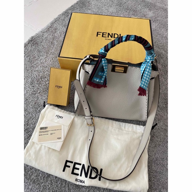 値下げ　FENDI エッセンシャリー　ピーカブー　セレリア