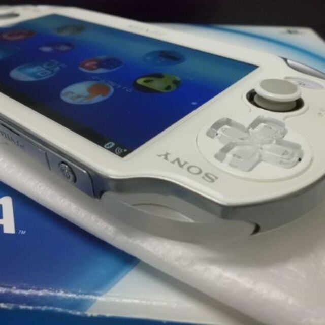 PlayStation Vita(プレイステーションヴィータ)のPSVITA PCH-1000 エンタメ/ホビーのゲームソフト/ゲーム機本体(携帯用ゲーム機本体)の商品写真