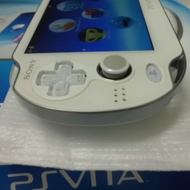 PlayStation Vita(プレイステーションヴィータ)のPSVITA PCH-1000 エンタメ/ホビーのゲームソフト/ゲーム機本体(携帯用ゲーム機本体)の商品写真