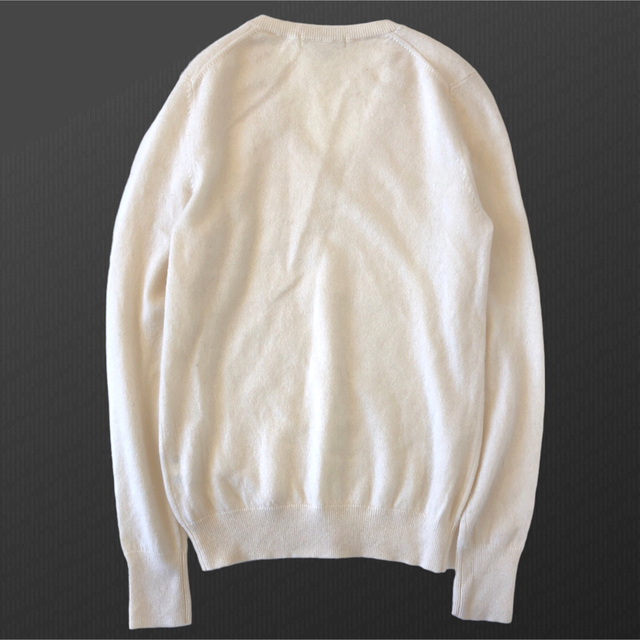 UNIQLO(ユニクロ)のユニクロ Ｖネック　カシミヤ100 ニット S 白 長袖 セーター ハイゲージ レディースのトップス(ニット/セーター)の商品写真
