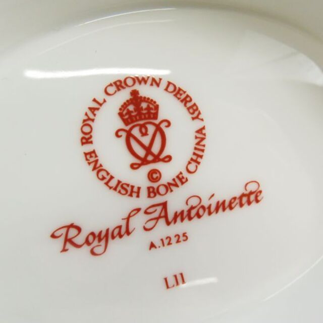  Royal Crown Derby ロイヤルクラウンダービー ロイヤルアントワネット ティーポットM 1点 M 900ml 茶器 金彩 フラワー ホワイト SU3597Q  インテリア/住まい/日用品のキッチン/食器(その他)の商品写真