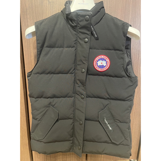 CANADA GOOSE(カナダグース)のカナダグース　ダウンベスト　レディース レディースのジャケット/アウター(ダウンベスト)の商品写真