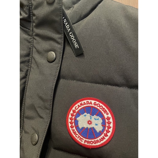 CANADA GOOSE(カナダグース)のカナダグース　ダウンベスト　レディース レディースのジャケット/アウター(ダウンベスト)の商品写真