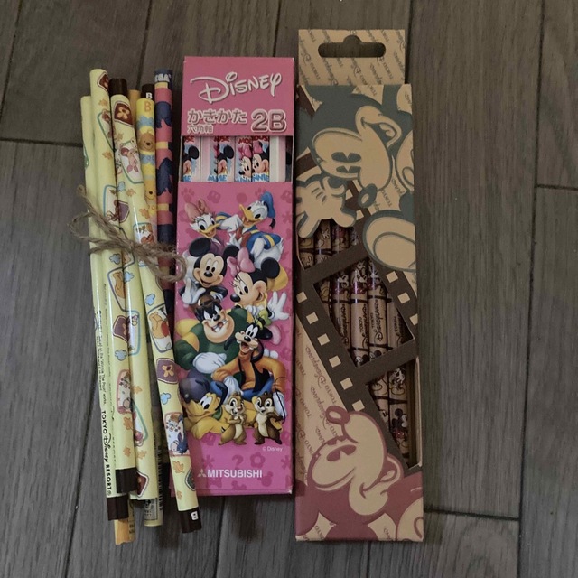 Disney(ディズニー)のディズニー鉛筆28本 エンタメ/ホビーのアート用品(鉛筆)の商品写真