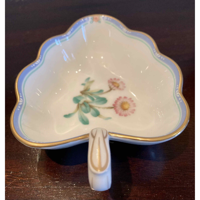 Noritake(ノリタケ)のノリタケ フローラルヴィラ FLORALVILLA小皿 Noritakeリーフ型 エンタメ/ホビーの美術品/アンティーク(陶芸)の商品写真