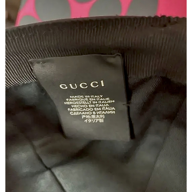 Gucci(グッチ)の希少　国内正規品　グッチ　キャップ　黒　ブラック　XL 赤　帽子　ニューエラ メンズの帽子(キャップ)の商品写真