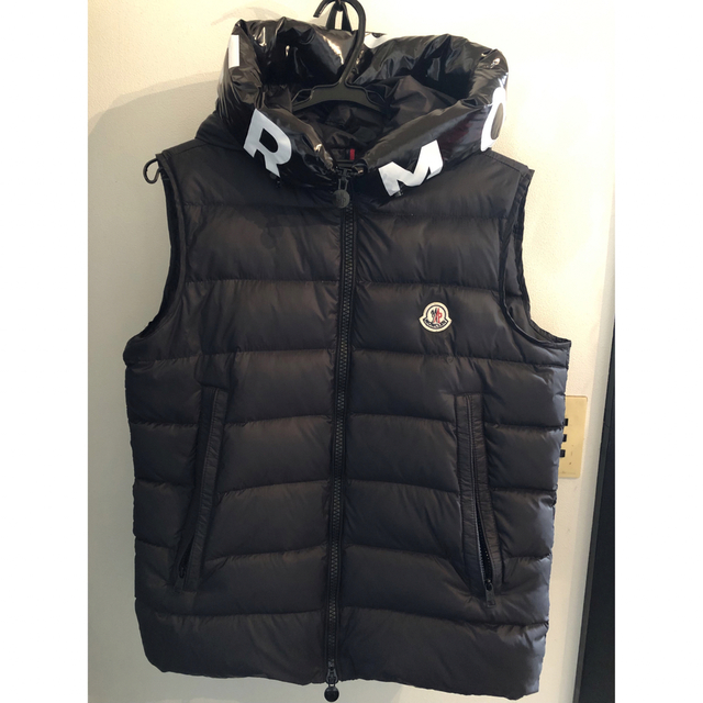 MONCLER(モンクレール)のシーズン前特別価格！モンクレール　レアダウンベスト　美品！ メンズのジャケット/アウター(ダウンジャケット)の商品写真