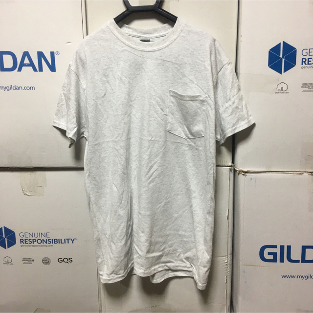 GILDAN(ギルタン)のGILDANギルダン☆半袖無地Tシャツ★ポケット付き★アッシュグレー★XLサイズ メンズのトップス(Tシャツ/カットソー(半袖/袖なし))の商品写真