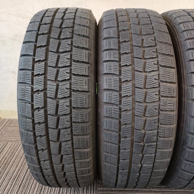 DUNLOP(ダンロップ)のDUNLOP 185/65R15 88Q ウインターマックス YW059 K 自動車/バイクの自動車(タイヤ)の商品写真