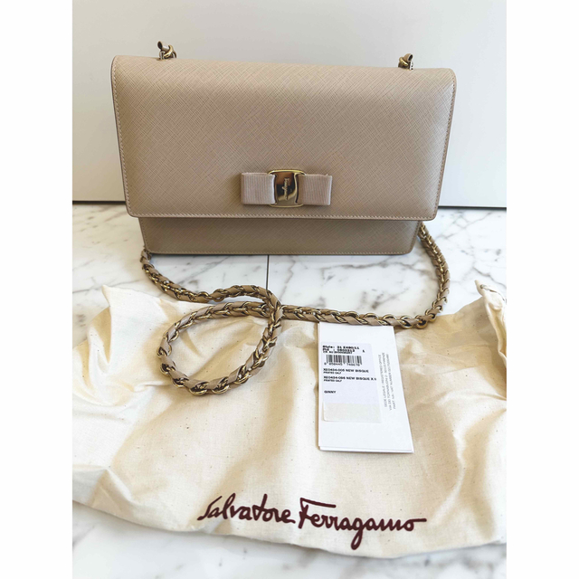 フェラガモ　Ferragamo ハンドバック　ベージュ