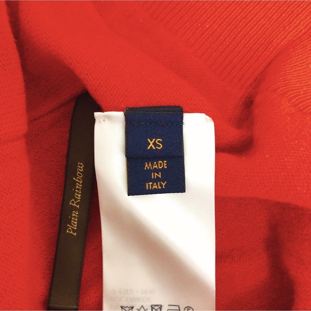 LOUIS VUITTON(ルイヴィトン)のルイヴィトン　赤　ニット　セーター メンズのトップス(ニット/セーター)の商品写真