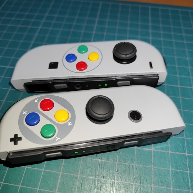 ジョイコン Joy-Con カスタム スーファミ 風ニンテンドースイッチ エンタメ/ホビーのゲームソフト/ゲーム機本体(その他)の商品写真